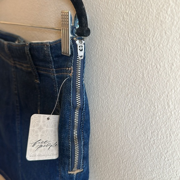 We The Free Mini Skirt Denim Dark Blue Side Zip Closure Stretch Womens Size 30 - Picture 6 of 15